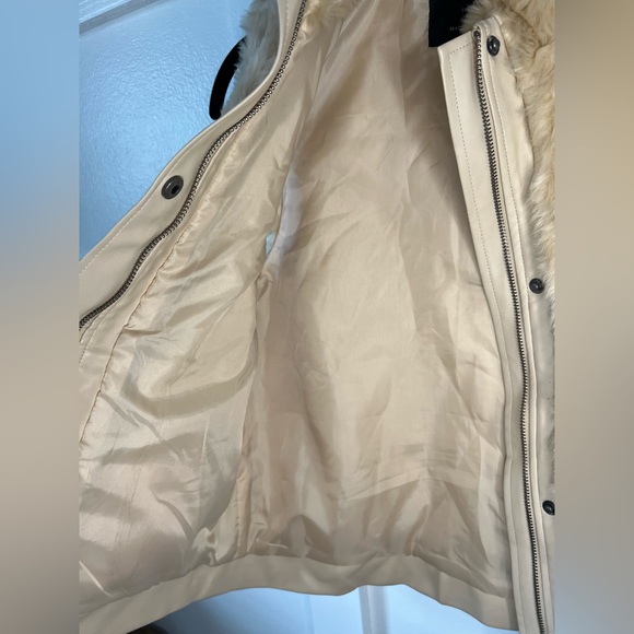 Women’s small Love Tree white cream tan faux fur vest faux leather button zip up - Picture 7 of 11